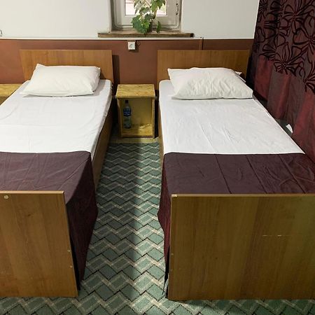 Bozui Hostel Bishkek Bagian luar foto
