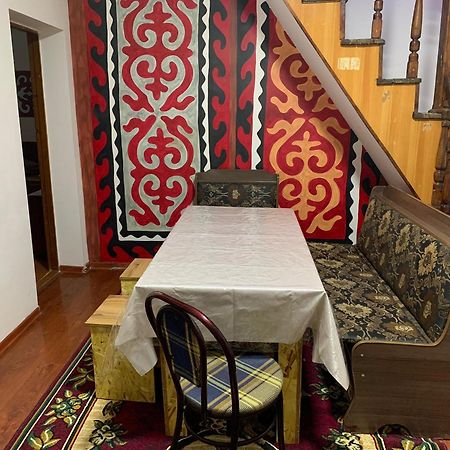 Bozui Hostel Bishkek Bagian luar foto