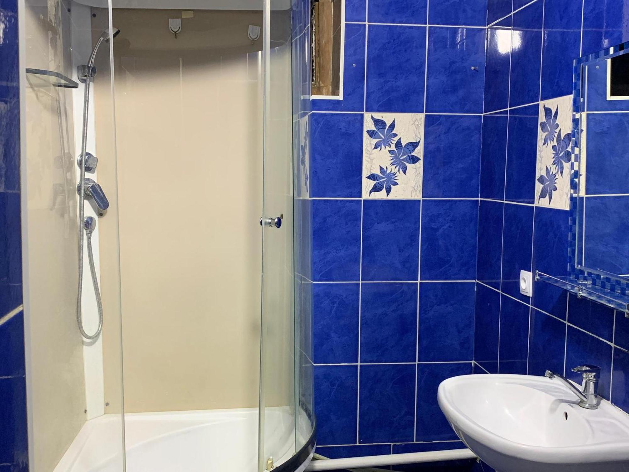 Bozui Hostel Bishkek Bagian luar foto