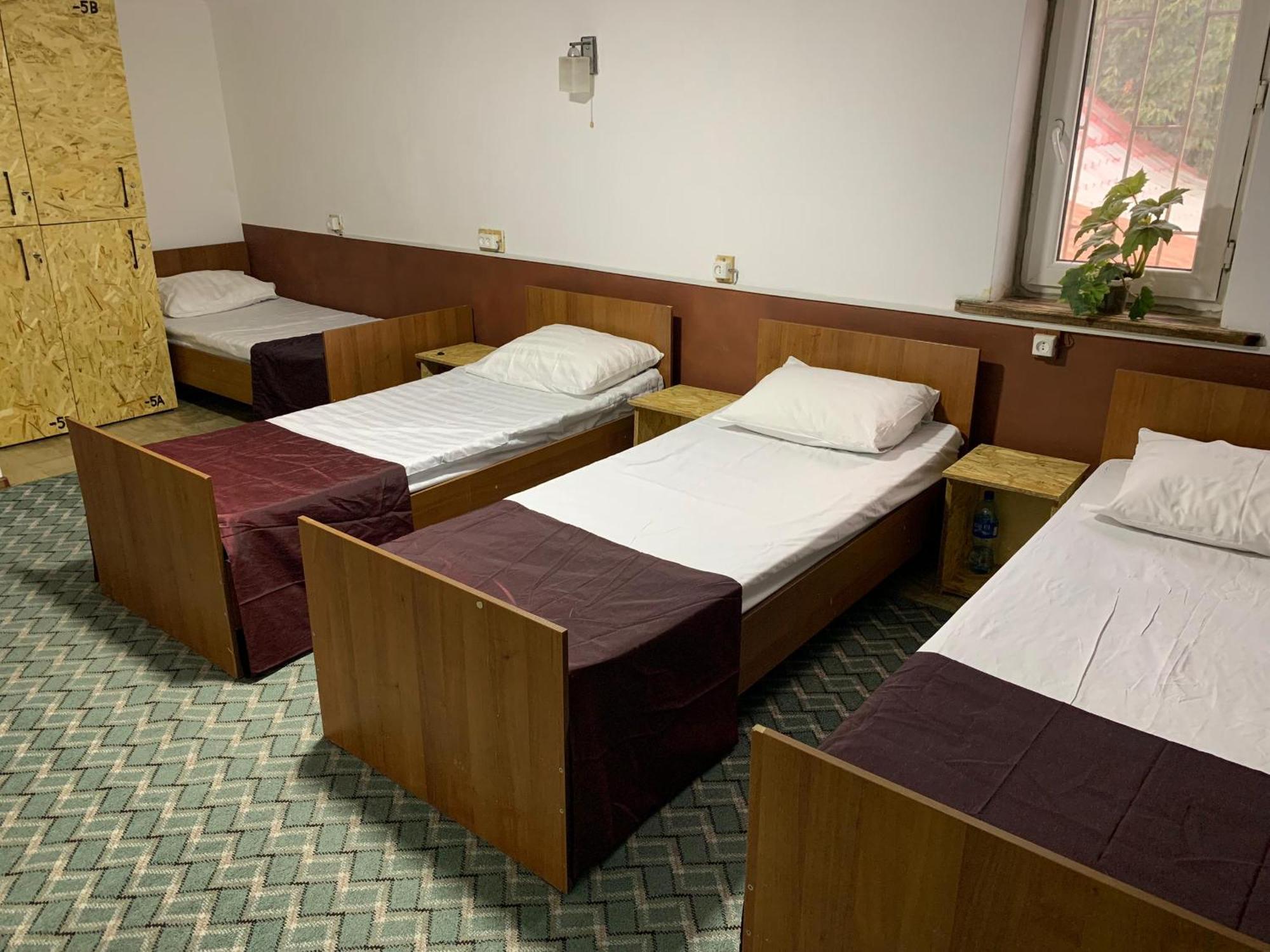 Bozui Hostel Bishkek Bagian luar foto