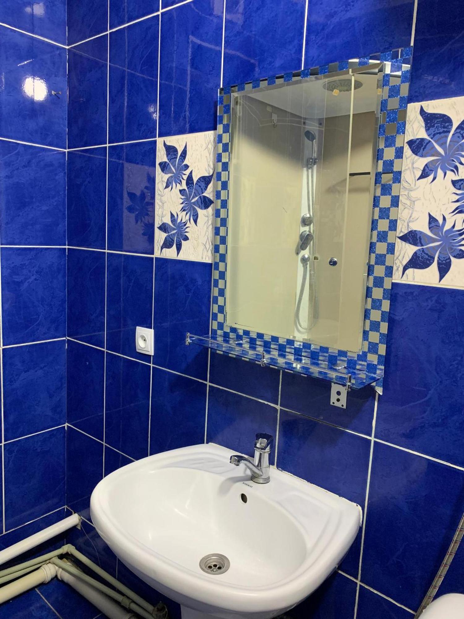 Bozui Hostel Bishkek Bagian luar foto