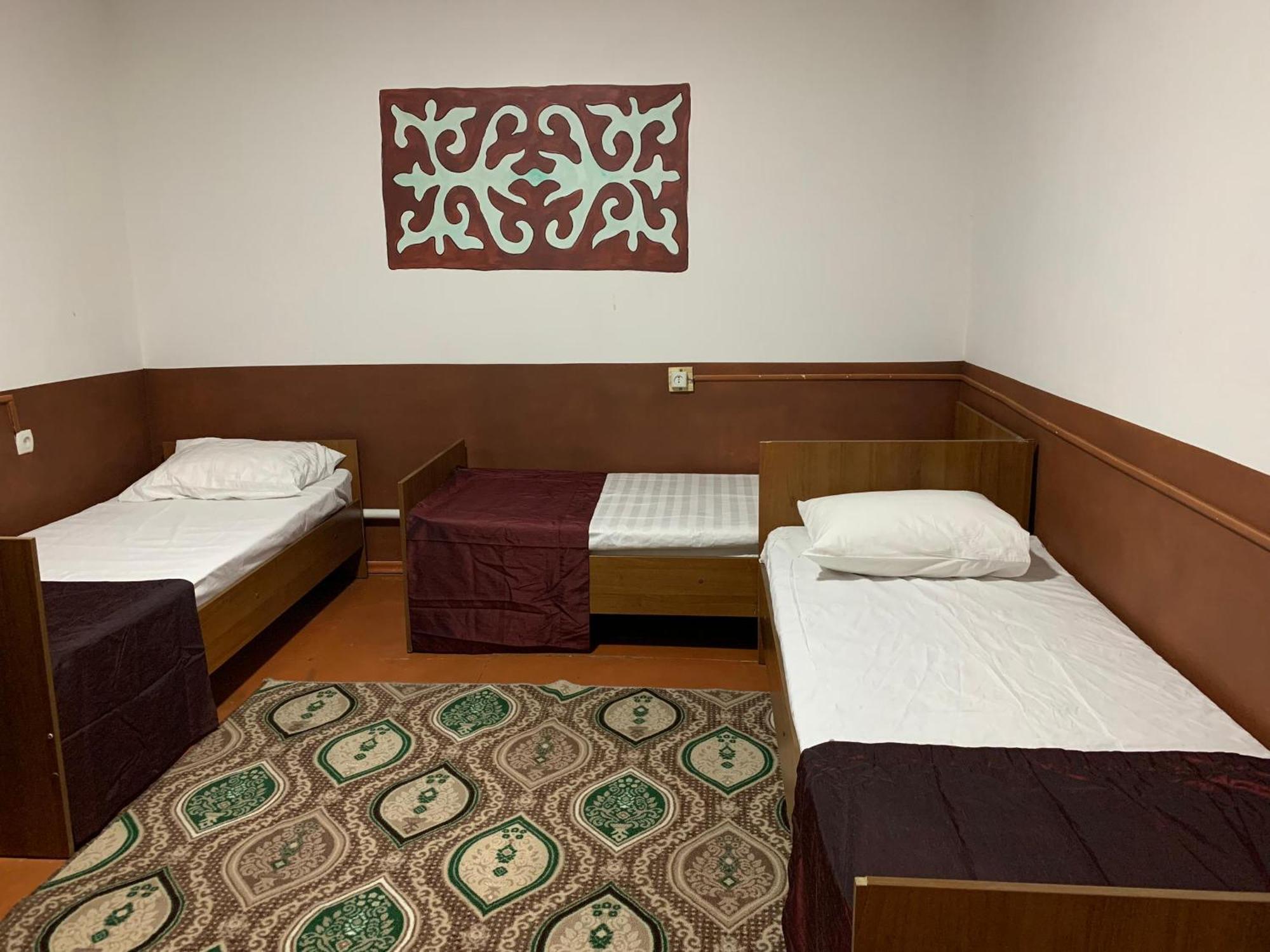 Bozui Hostel Bishkek Bagian luar foto